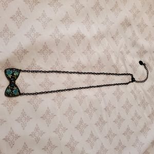 Bow necklace